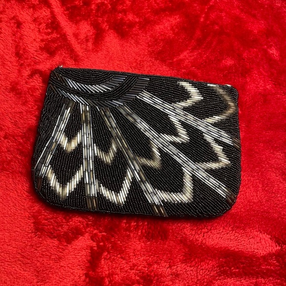 Elegant Black and Silver Beaded Clutch - Picture 2 of 3